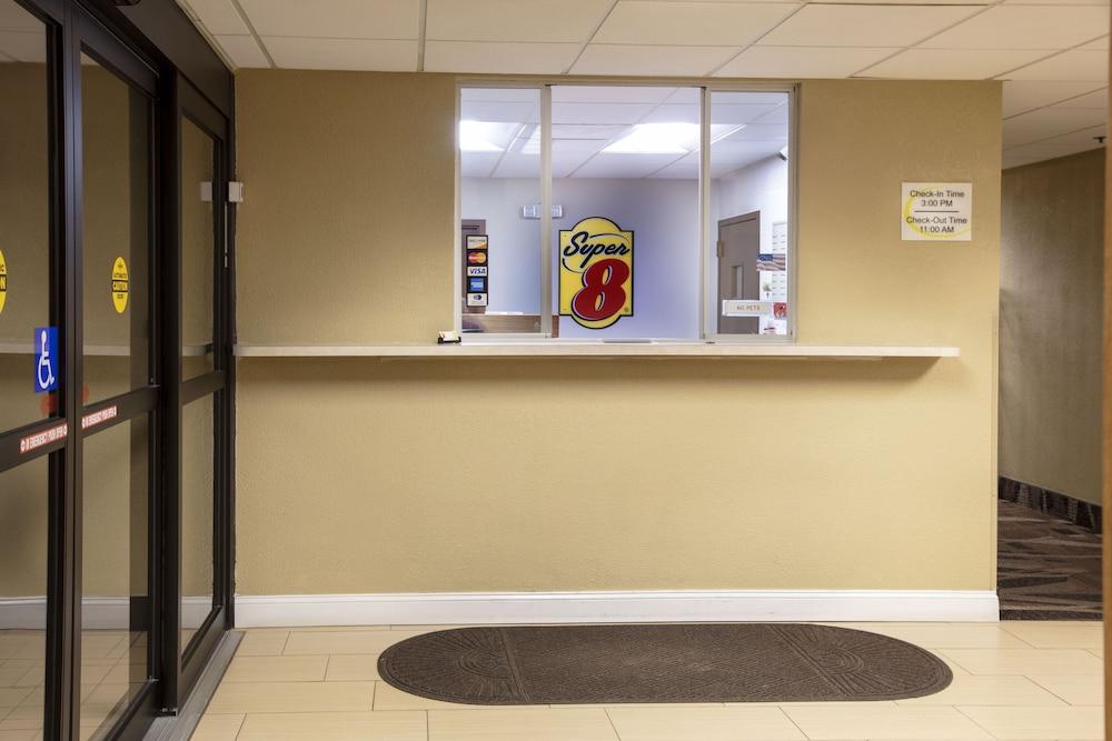 Super 8 By Wyndham St Charles Hotel Saint Charles Bagian luar foto