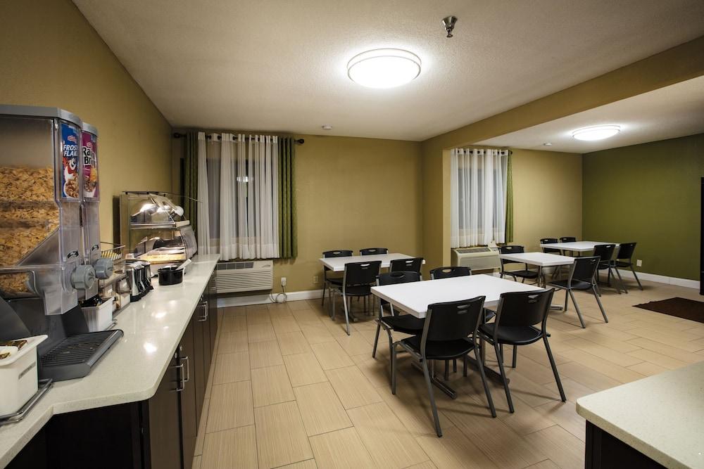 Super 8 By Wyndham St Charles Hotel Saint Charles Bagian luar foto