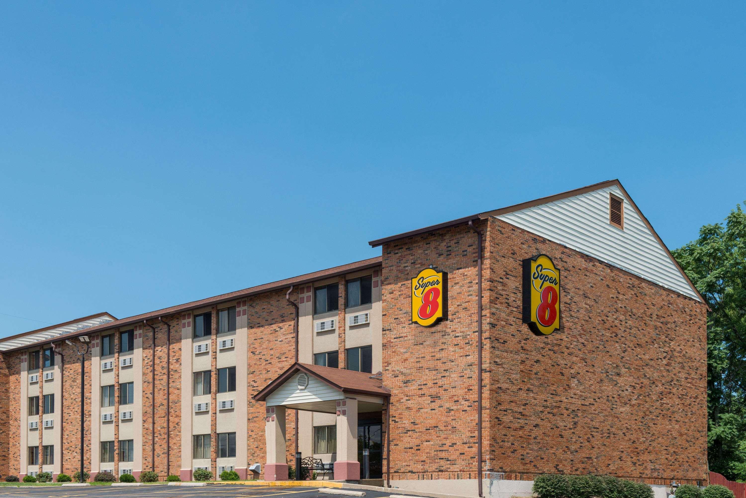 Super 8 By Wyndham St Charles Hotel Saint Charles Bagian luar foto