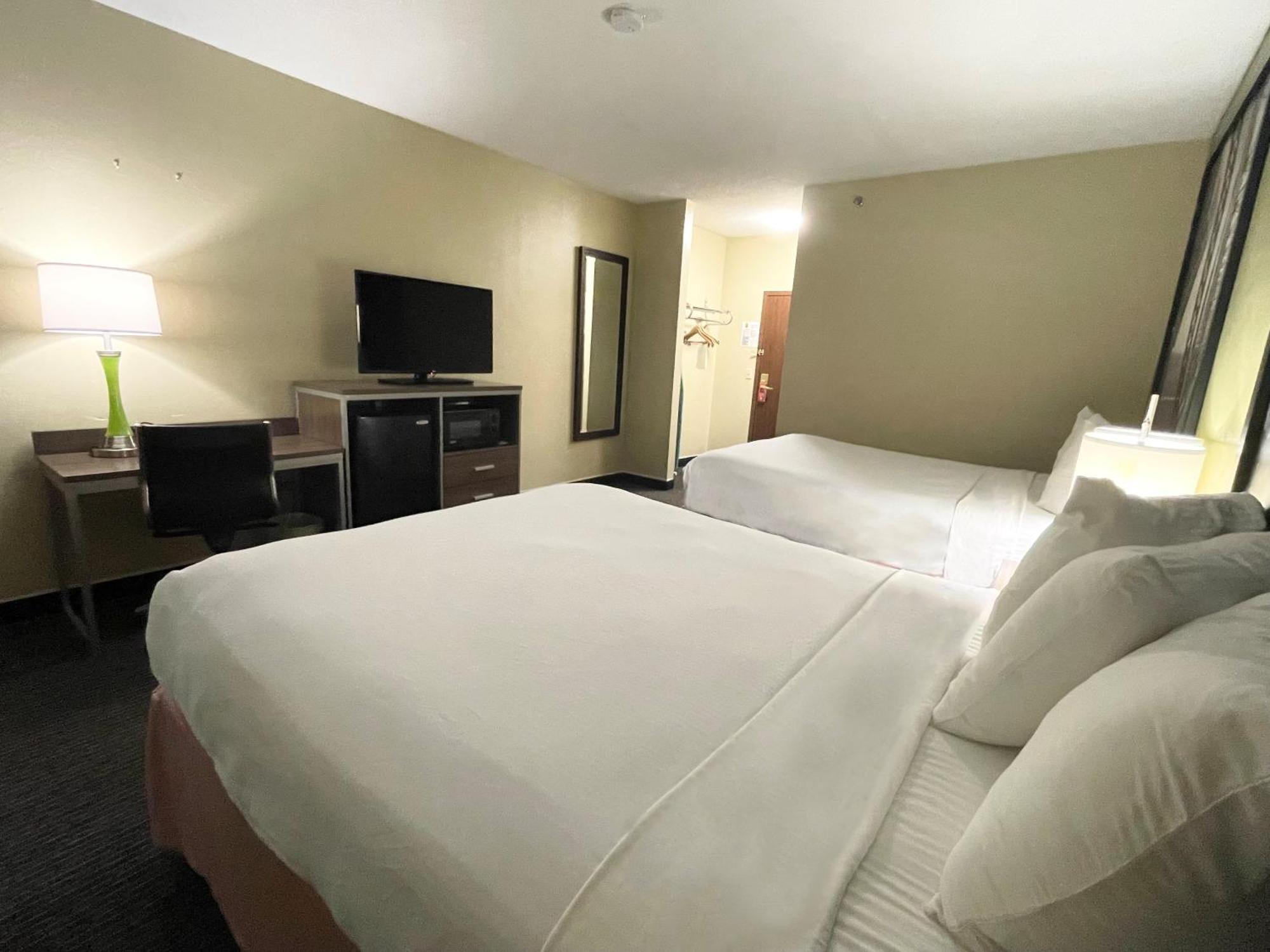Super 8 By Wyndham St Charles Hotel Saint Charles Bagian luar foto