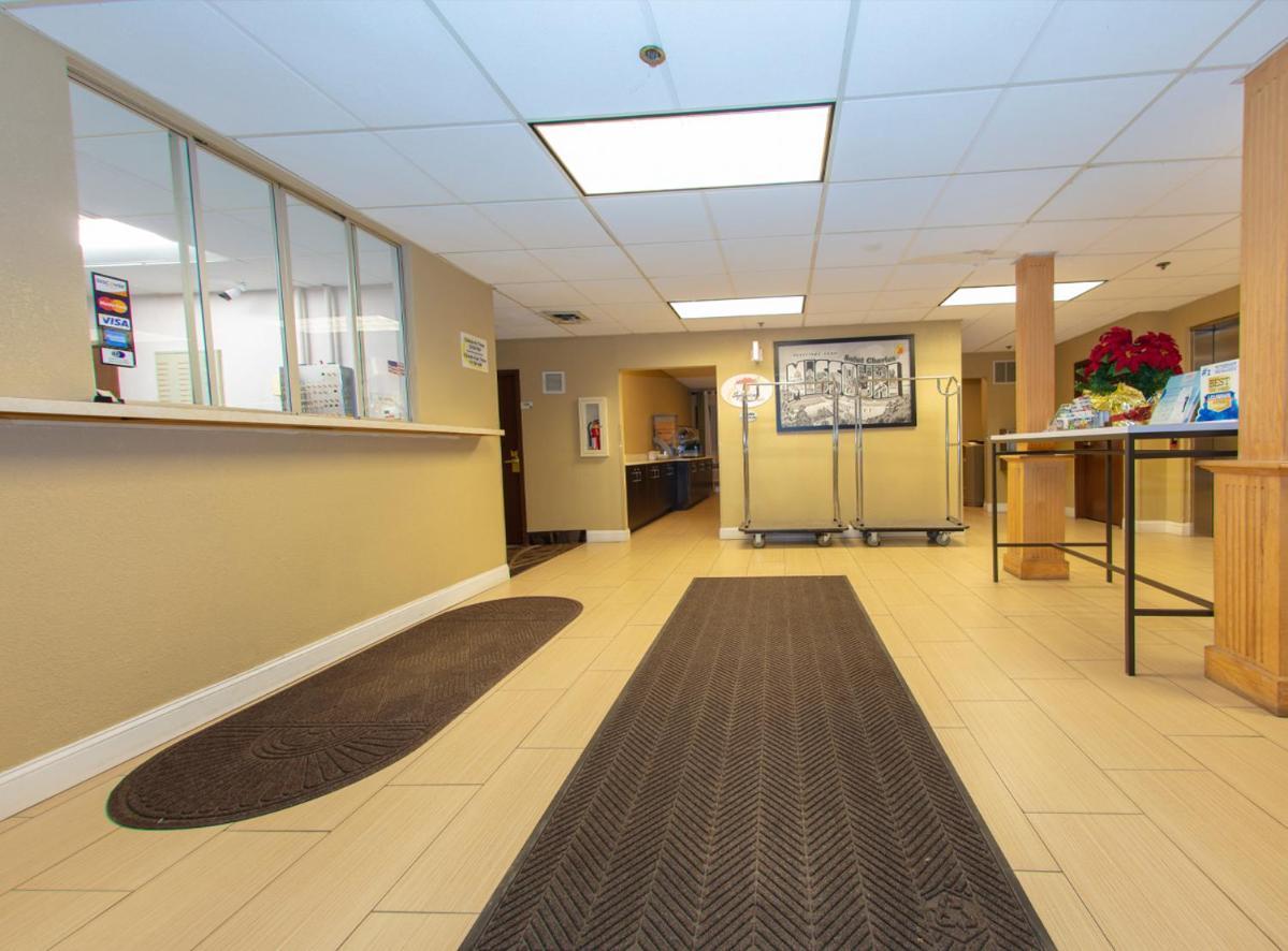 Super 8 By Wyndham St Charles Hotel Saint Charles Bagian luar foto