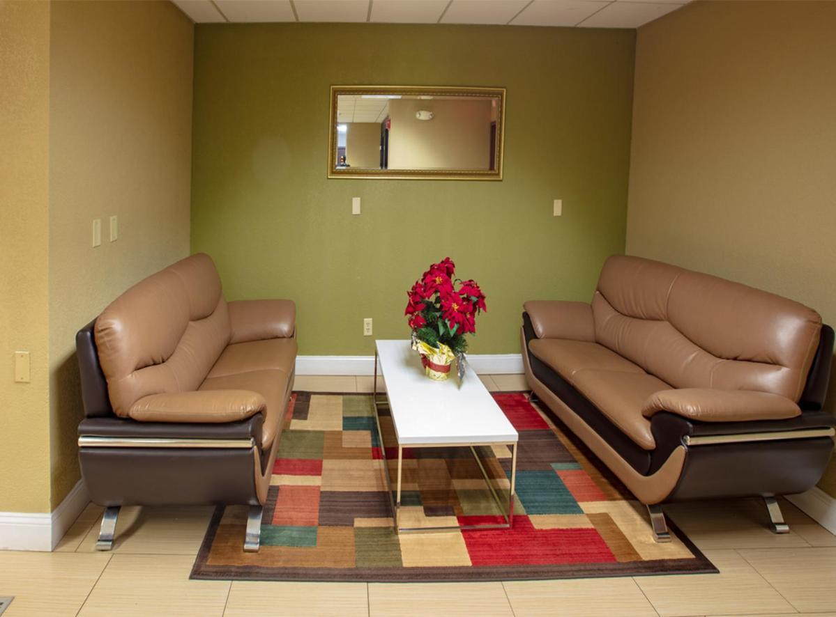 Super 8 By Wyndham St Charles Hotel Saint Charles Bagian luar foto